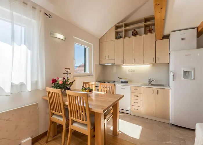 Loza - Moja Stina Ferienhaus
